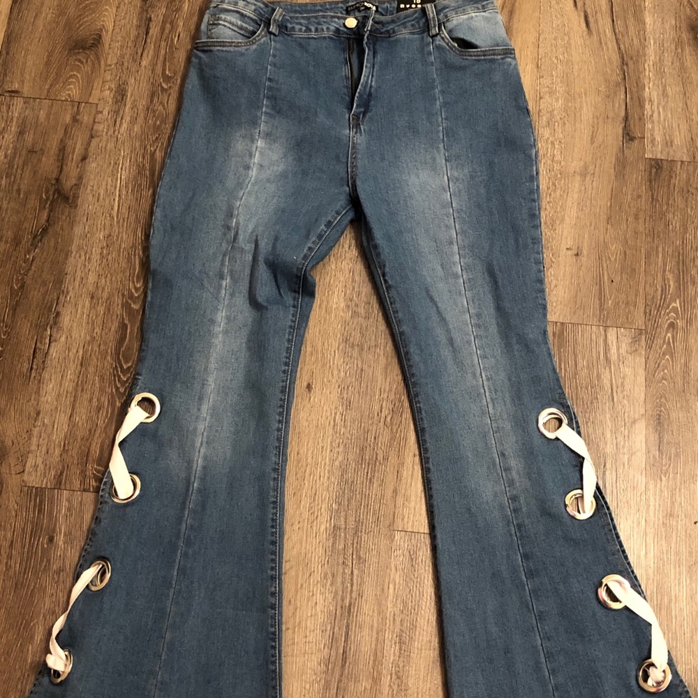 NEW FLARE JEANS NEVER WORN
